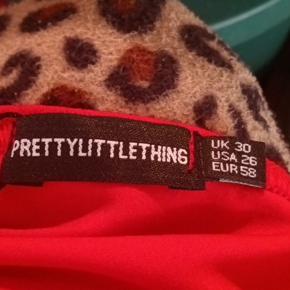 NWT Prettylittlething Plus  Lipstick Red One Shoulder Side Split Maxi Dr… - Picture 4 of 5